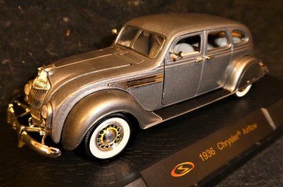 Chrysler Airflow 1936 signature models modellbil diecast skalmodell samlarbil